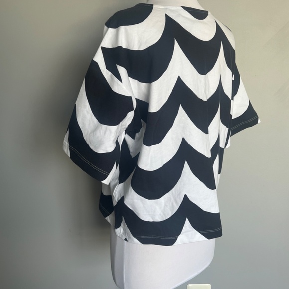 Uniqlo x Marimekko Short-Sleeve Boxy Crop Top Relaxed T-Shirt Black White Waves - Picture 5 of 8